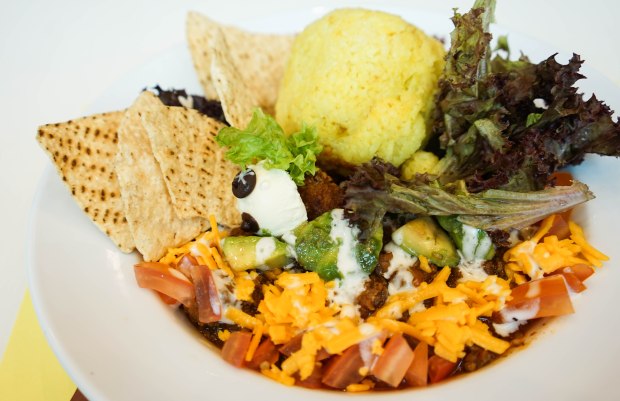 Pompompurin Cafe Singapore Taco Rice in a Cup of Friendship