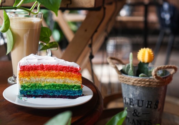 knots-living-cake-and-coffee