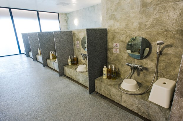 yunomori-onsen-bathing-area