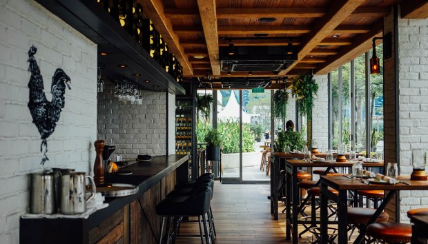 the-southern-bird-table-and-bar-upper-floor