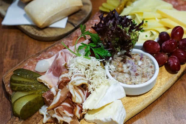 Brotzeit-cold-cut-platter