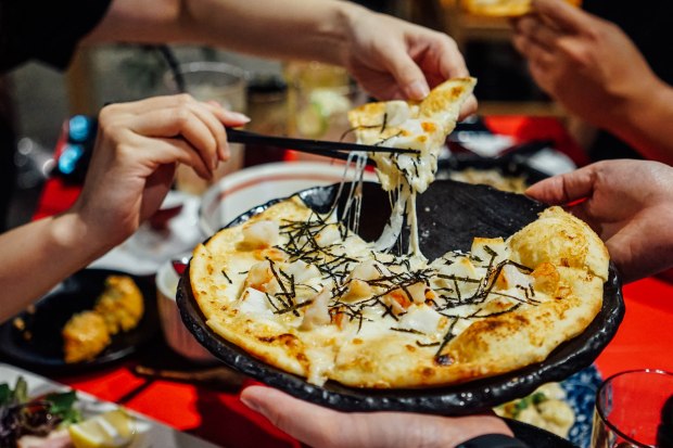 kabe-no-ana-mochi-mentaiko-pizza