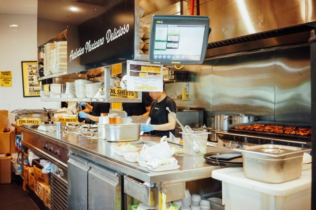 guzman-y-gomez-kitchen