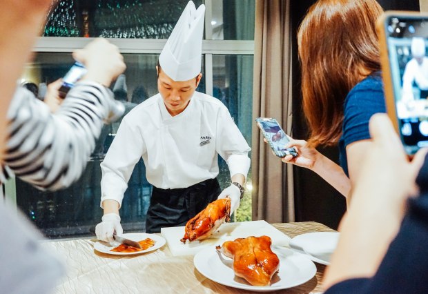 amara-hotel-cny-2019-beijing-duck-2