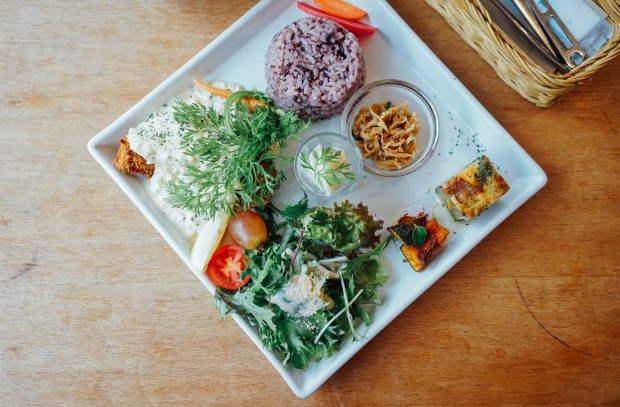apron-cafe-set-lunch