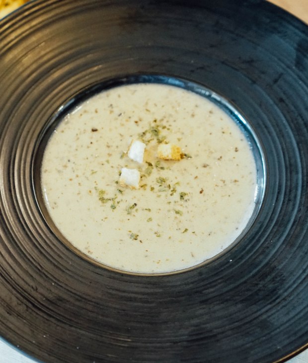 estation-cafe-classic-mushrooms-and-cheese-sticks