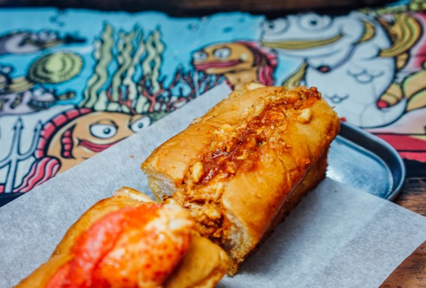 lobsters-and-ice-cream-crab-half-roll-with-sg-chilli-crab-sauce