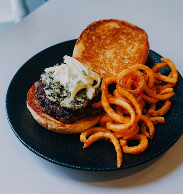 cheeky-singapore-cheeky-burger