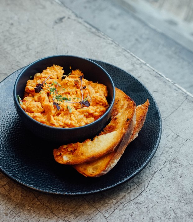 cheeky-singapore-chilli-crab-scramble