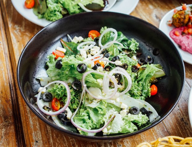 miska-cafe-greek-salad