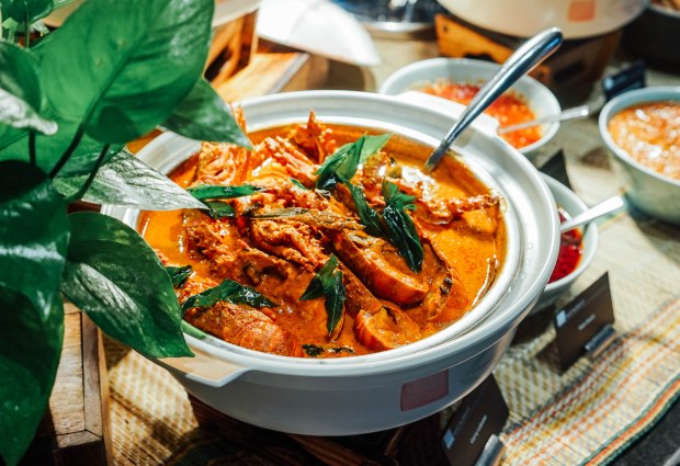 parkroyal-on-pickering-loco-local-curry-lobster