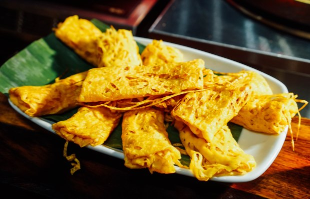 parkroyal-on-pickering-loco-local-lobster-roti-jala