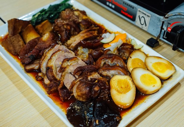 soi-thai-soi-nice-braised-pork-knuckle