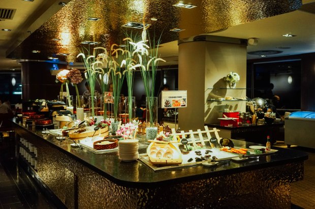 m-hotel-the-buffet-steamboat-3