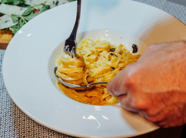 roots-mediterranean-spaghetti-carbonara