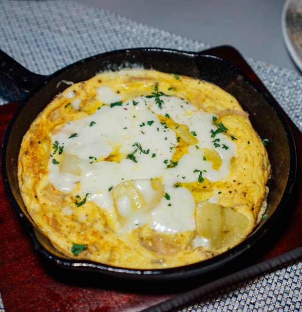 roots-mediterranean-tortillas-de-papas-y-queso-fundido