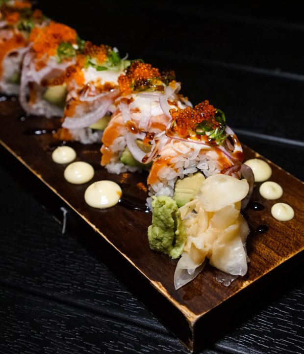 ten-sushi-aburi-salmon-avocado-roll-2