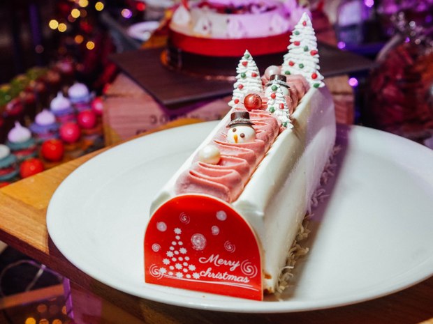 mandarin-orchard-singapore-christmas-2019-coconut-and-praline-yule-log