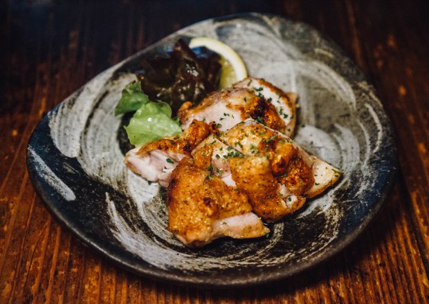 station-front-bar-okura-shiga-spicy-grilled-chicken-leg