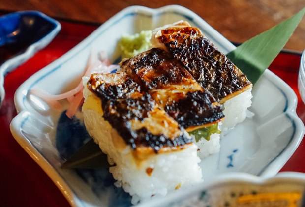 yokarou-nagahama-grilled-mackerel-sushi