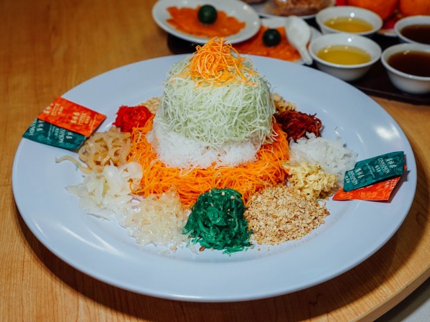 famous-kitchen-prosperity-salmon-yusheng