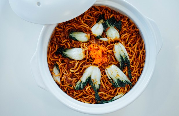 goldleaf-restaurant-taiwanese-noodles-with-crab-meat