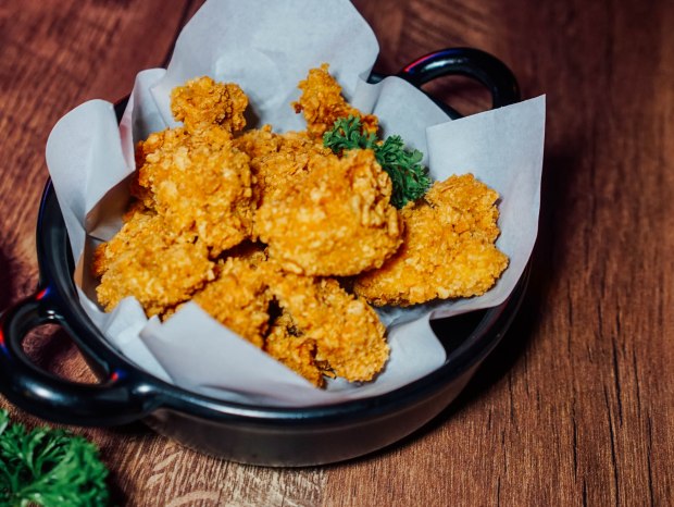 coyote-ugly-saloon-singapore-cornflake-popcorn-chicken-with-aiolio