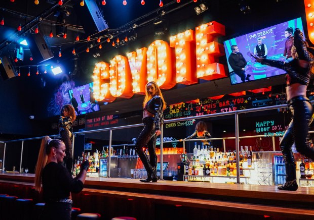 coyote-ugly-saloon-singapore