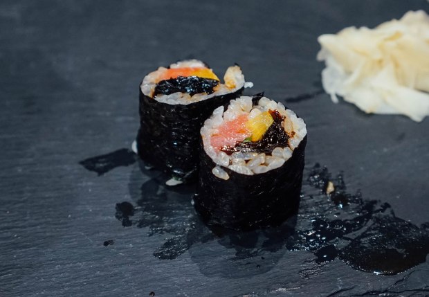 mai-by-dashi-master-marusaya-otoro-takuwan-and-wasabi-konbu-hosomaki-2