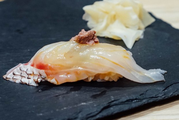 mai-by-dashi-master-marusaya-wild-fresh-tai-with-tai-liver-nigiri