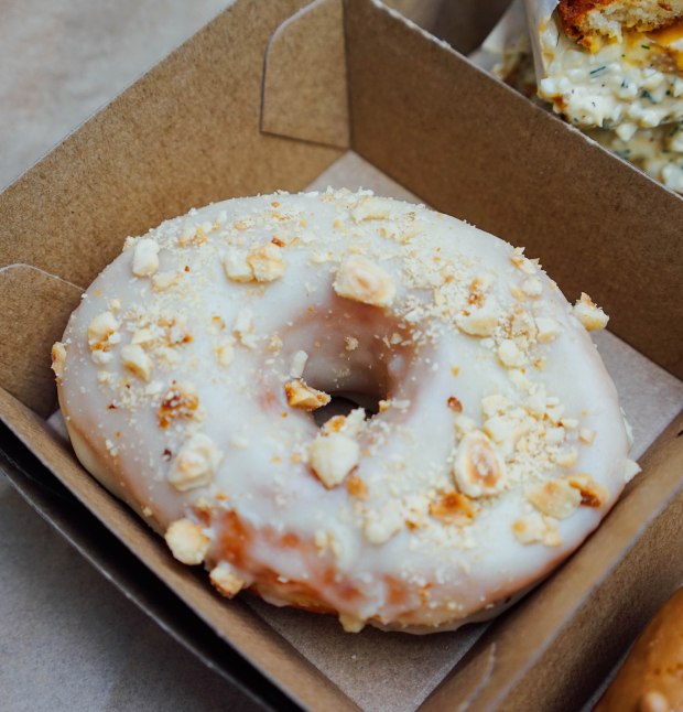 korio-white-chocolate-coconut-with-hazelnuts