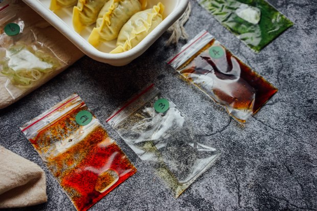 phuture-vegan-minced-meat-dumplings-sauces