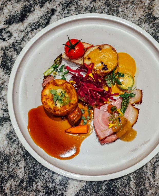 swissotel-merchant-court-ellengorough-market-cafe-christmas-buffet-christmas-meats-2