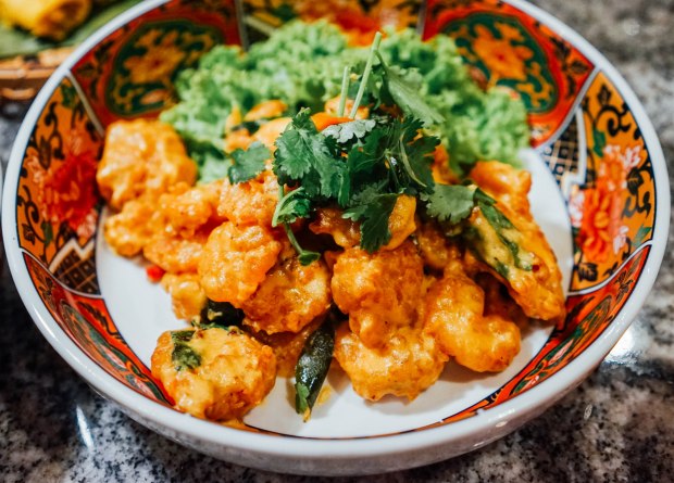 swissotel-merchant-court-ellengorough-market-cafe-christmas-buffet-deep-fried-prawn-in-creamy-salted-egg-yolk-sauce