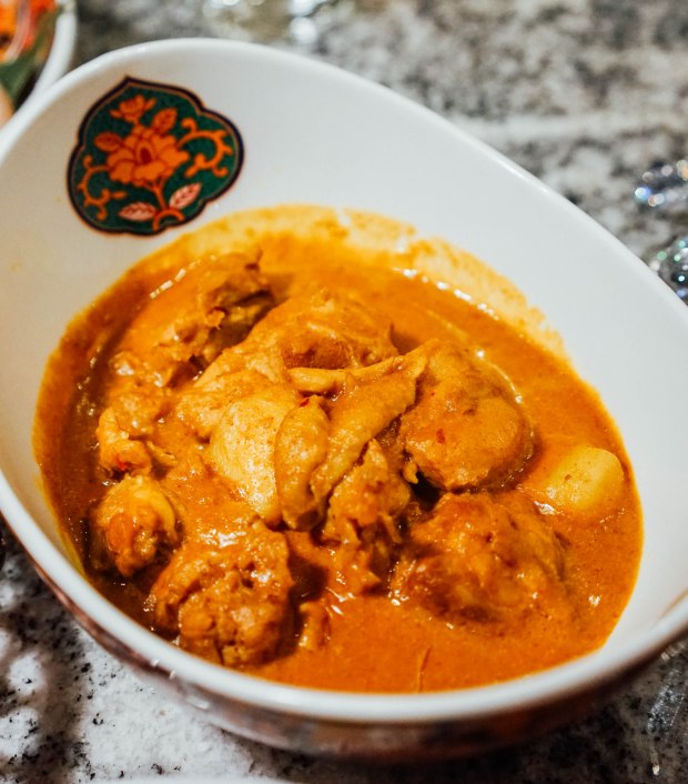 swissotel-merchant-court-ellengorough-market-cafe-christmas-buffet-nyonya-chicken-curry