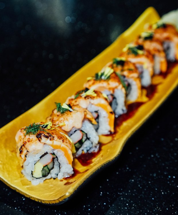 gaku-sushi-bar-spicy-king-salmon-maki