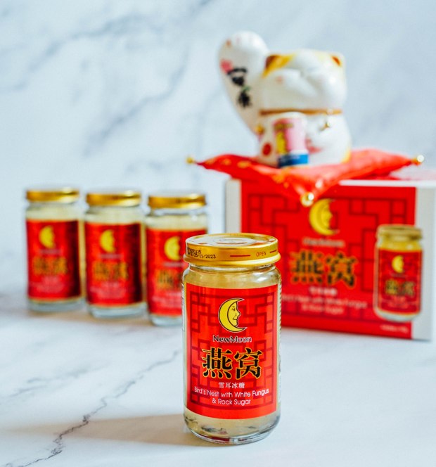 new-moon-birds-nest-with-white-fungus-and-rock-sugar