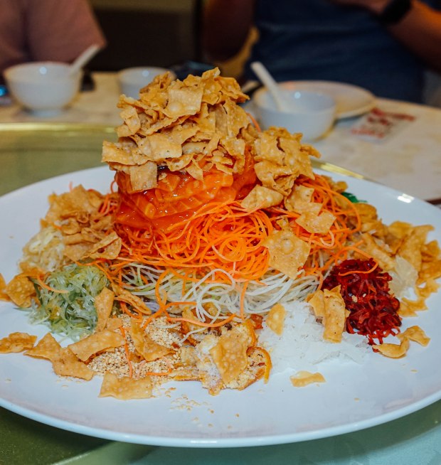 famous-kitchen-cny-prosperity-salmon-yu-sheng