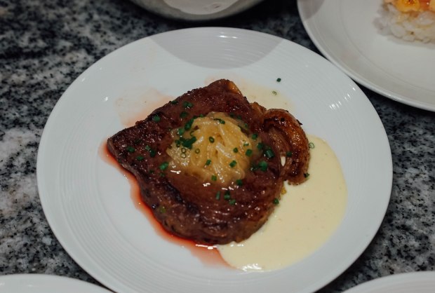 ellenborough-market-cafe-sliced-beef-sirloin-with-caramelised-onion-and-horseradish