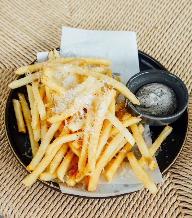 hello-arigato-arigato-truffle-fries