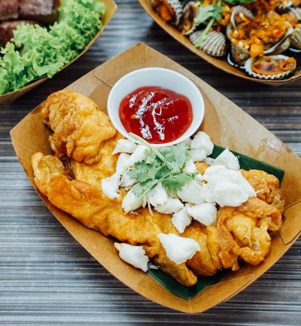 kin-hoi-holland-close-fluffy-thai-omelette-with-sweet-crab-meat