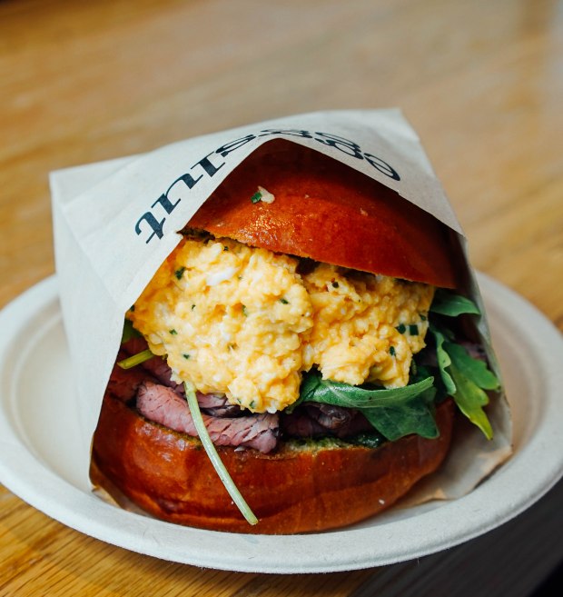 eggslut-singapore-guacho-sandwich-with-scrambled-eggs