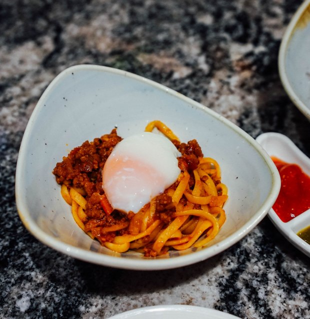 ellenborough-market-cafe-festive-buffet-swissotel-merchant-court-beef-bolognese-pasta-with-onsen-egg
