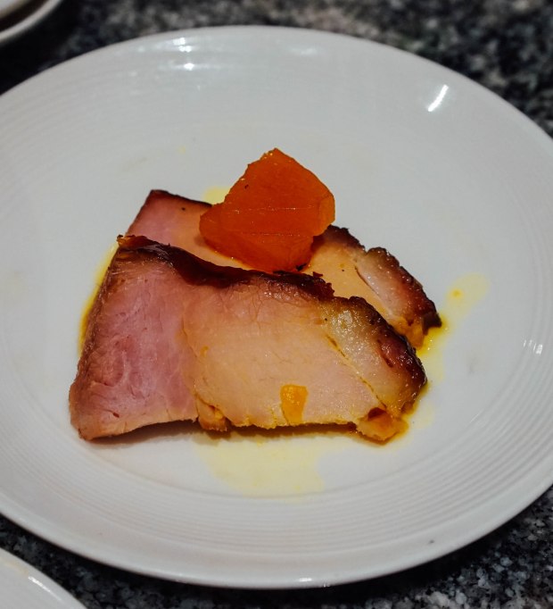 ellenborough-market-cafe-festive-buffet-swissotel-merchant-court-honey-baked-ham-with-caramelised-pineapples-and-cinnamon-apple-sauce