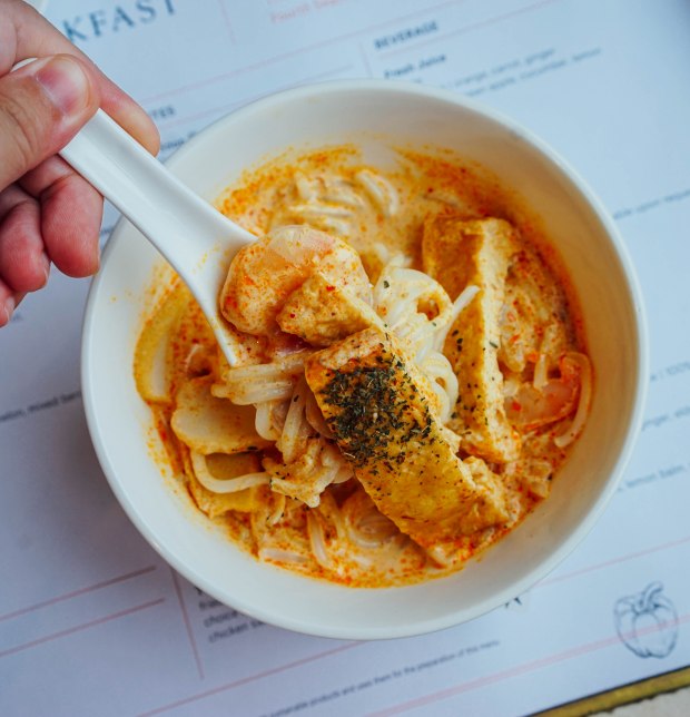 capella-singapore-breakfast-singapore-laksa