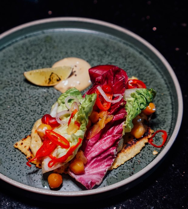 la-belle-epoque-hummus-taco