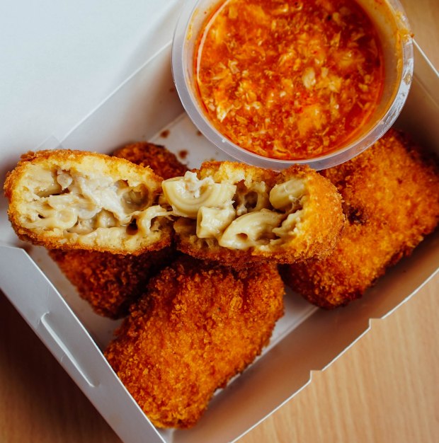 crab-and-burger-crab-mac-and-cheese-bites