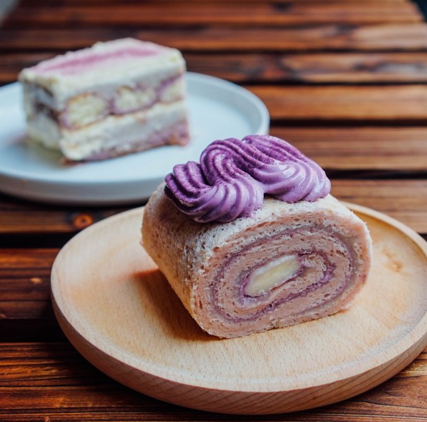 whisking-bakes-taro-mochi-swiss-roll-2