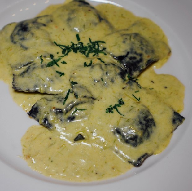 cinqueterre-ravioli-neri-e-asparagi