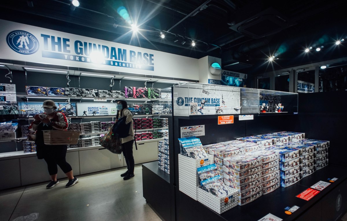 gundam-factory-yokohama-gift-shop-gundam-base-yokohama-satellite-2